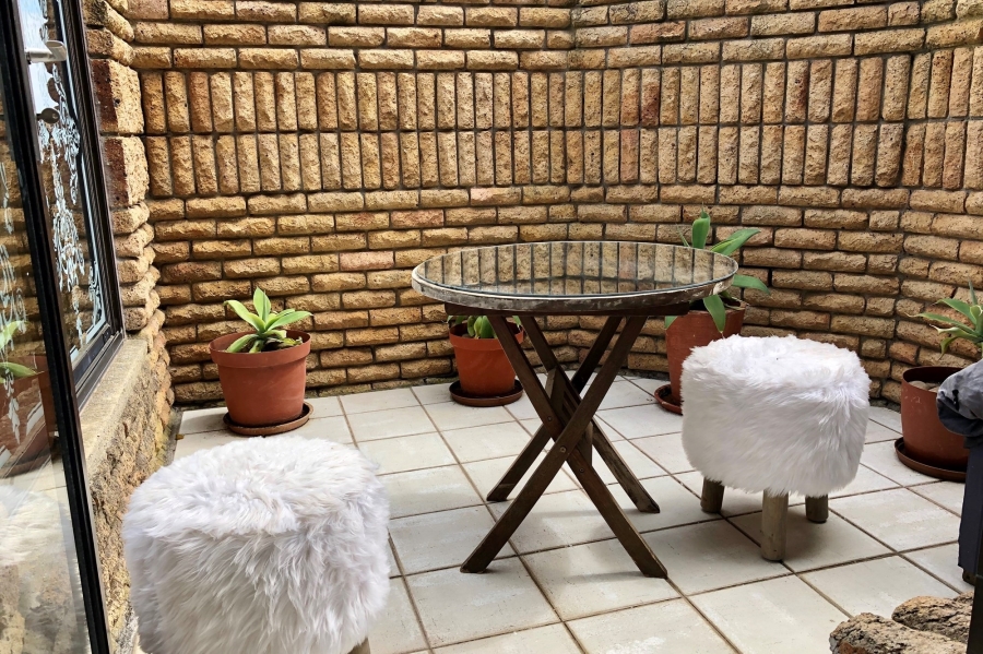 7 Bedroom Property for Sale in Plattekloof Western Cape